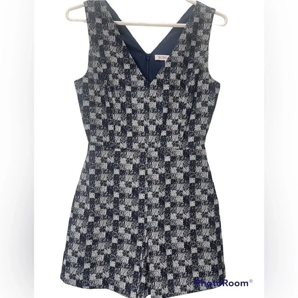 BCBGeneration size 0 blue patterned romper